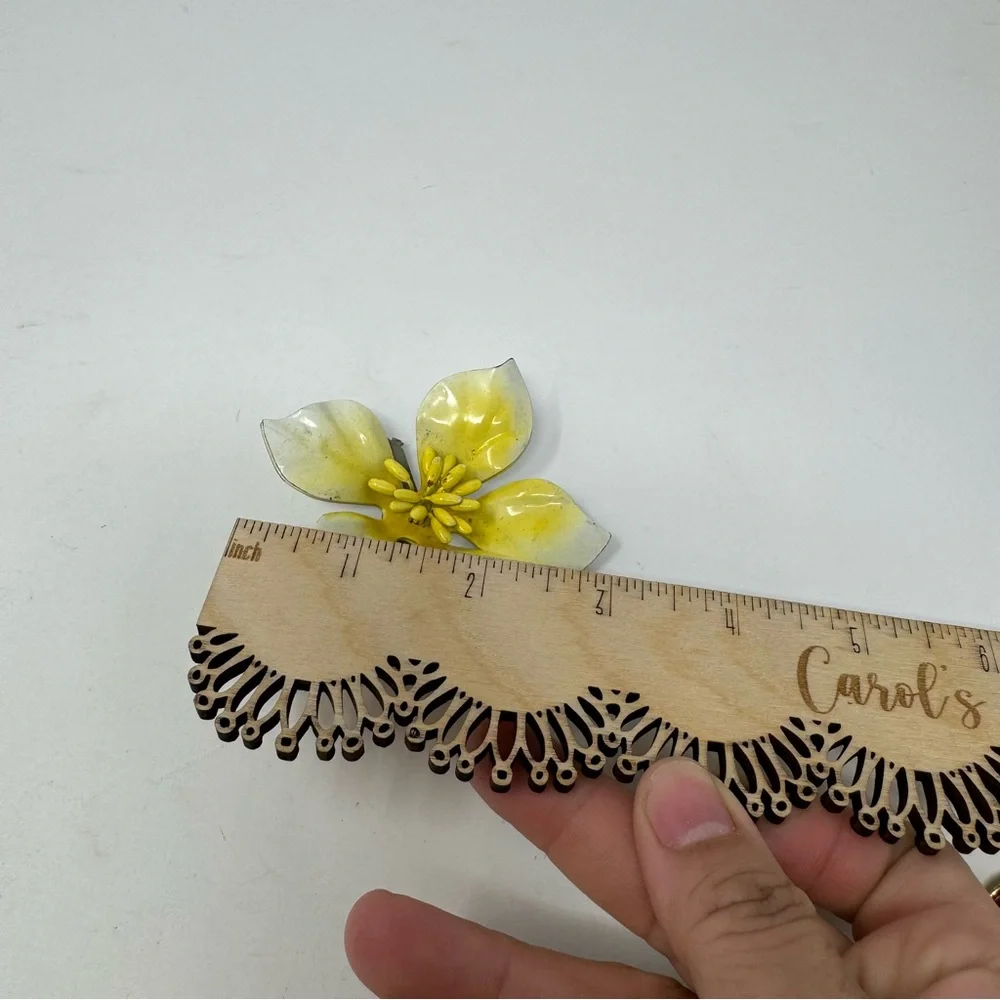 Beautiful Enamel Flower Brooch Vintage